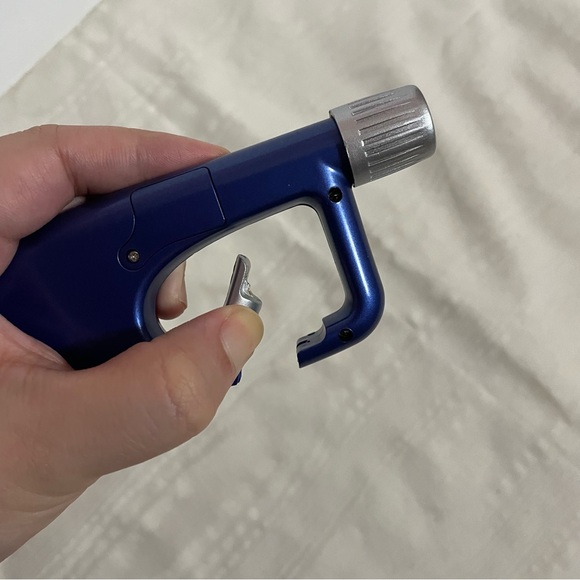 Vintage Small Blue and Silver Clip On Radio With Compass and Flashlight - Picture 6 of 8